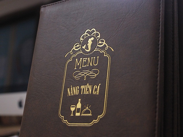 Chất liệu in menu bằng da
