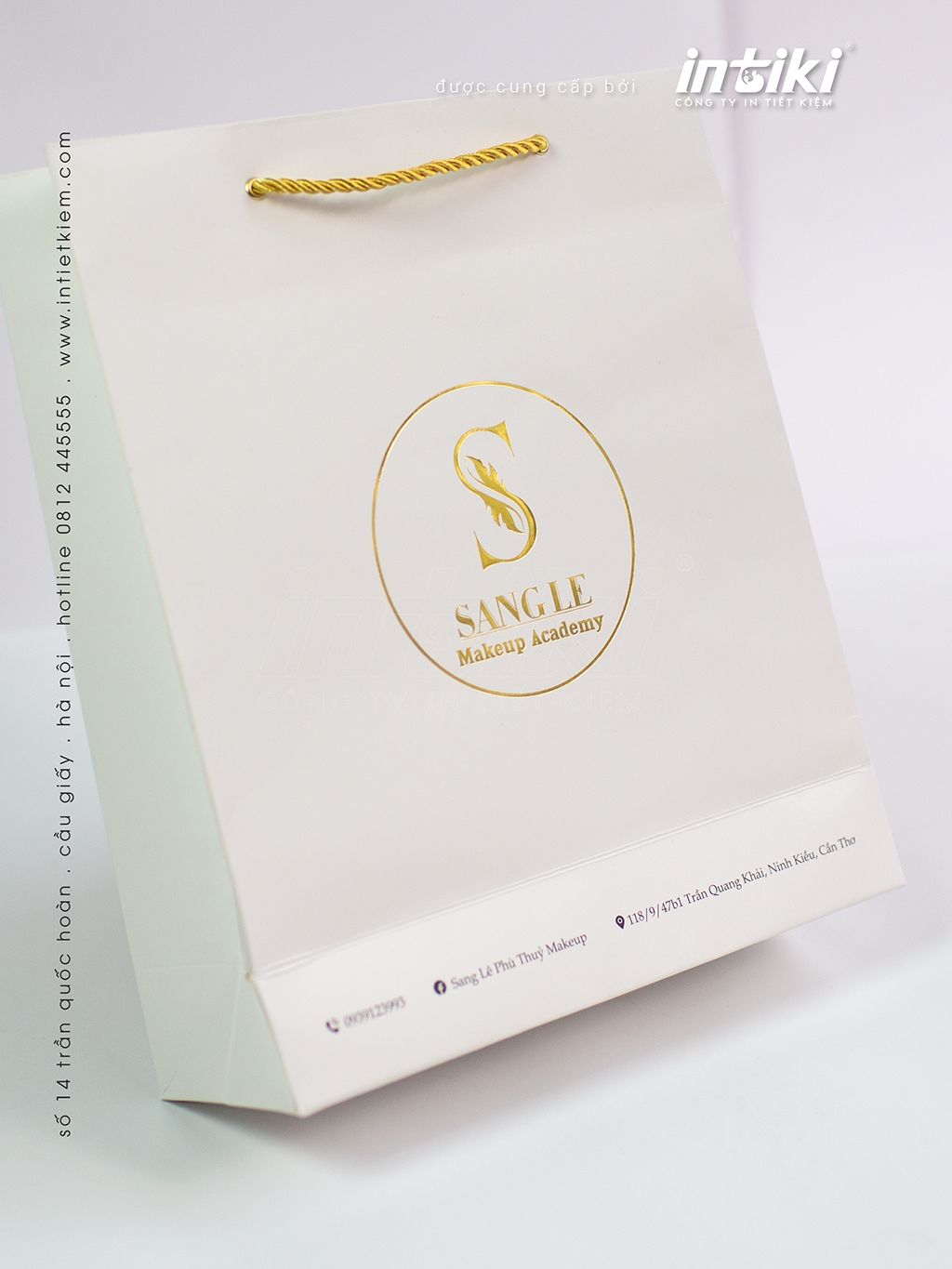 Mẫu túi cho Sang Lê được in giấy ivory 250gsm, cán mờ, ép kim logo