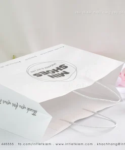 Túi giấy đóng gói sản phẩm là một phần không thể thiếu trong việc kinh doanh shop giày dép
