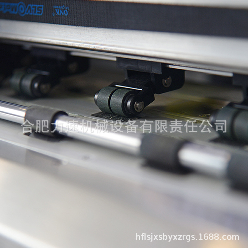 Bánh tì mạnh mẽ của Máy Cắt Đa Năng A3+ SC-30II- Hiệu Suất Cao và Tính Linh Hoạt