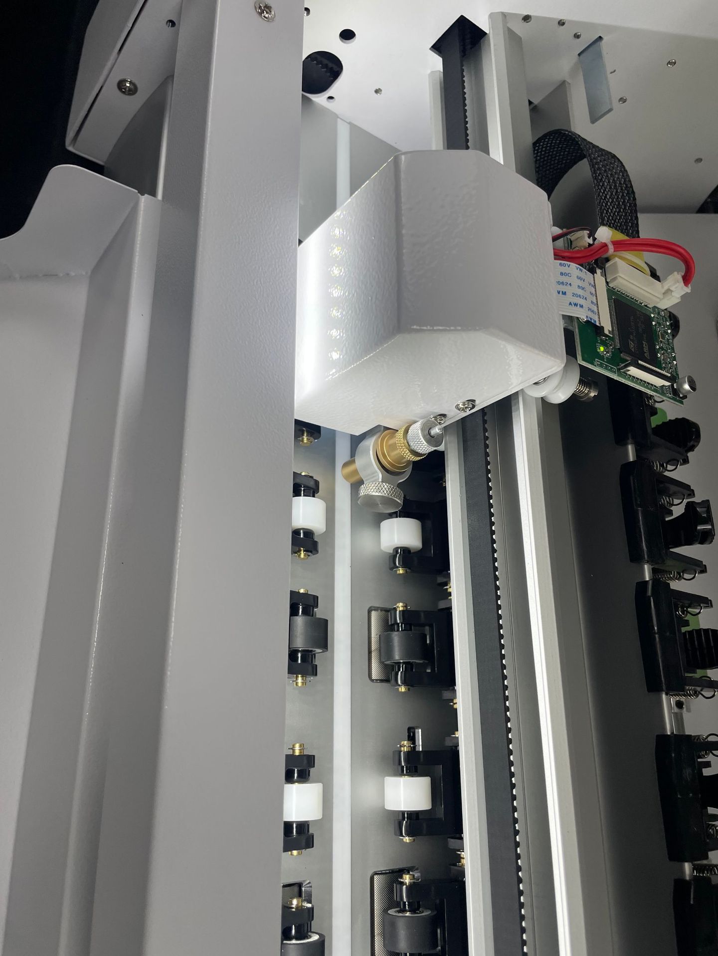 bên trong SWD-350- Máy Cắt Đa Năng A3+ Đầy Đủ Tính Năng Từ Thương Hiệu WanDe